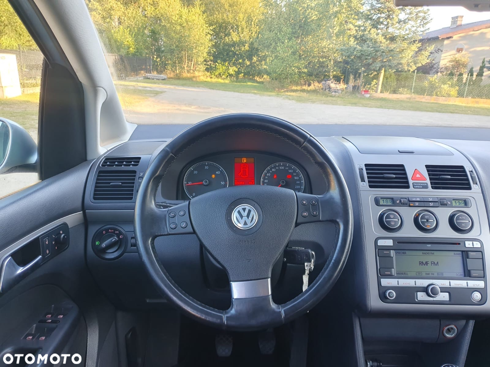 Volkswagen Touran 2.0 TDI DPF United - 12