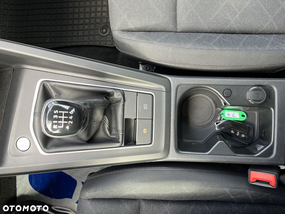 Volkswagen Golf - 32