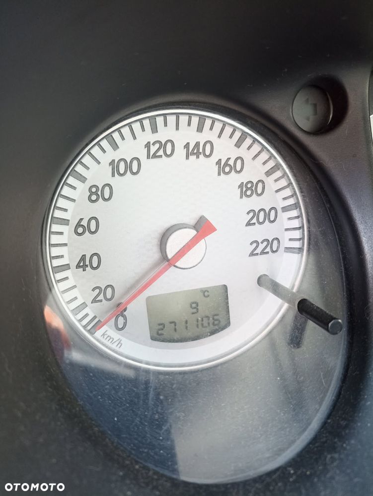 Mitsubishi Outlander 2.0 4WD Invite - 9