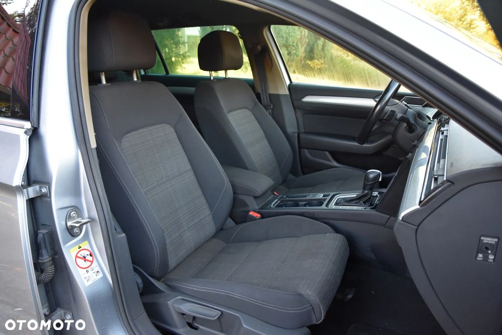 Volkswagen Passat - 11