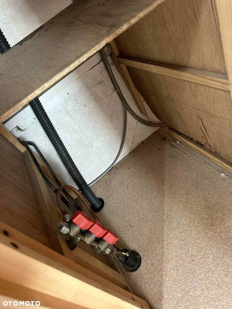 Caravelair ANTARES 400 _ WC, TRUMATIC, 2 Łożka, Stolik, Lodówka, Zlew, Kuchenka - 39