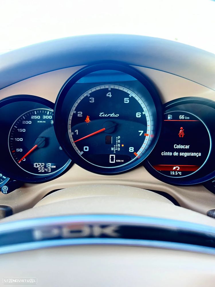 Porsche Panamera Turbo PDK - 12