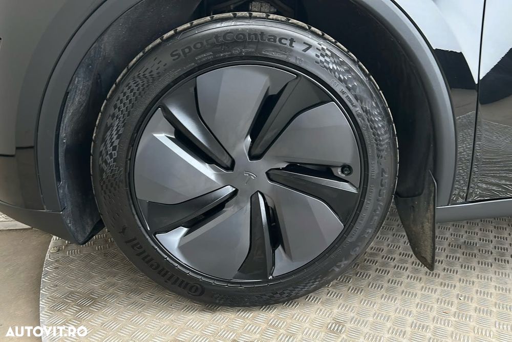 Tesla Model Y Long Range RWD - 6