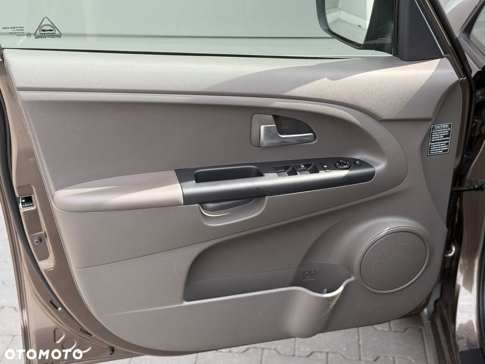 Kia Venga 1.6 CRDi 128 Fifa World Cup Edition - 9