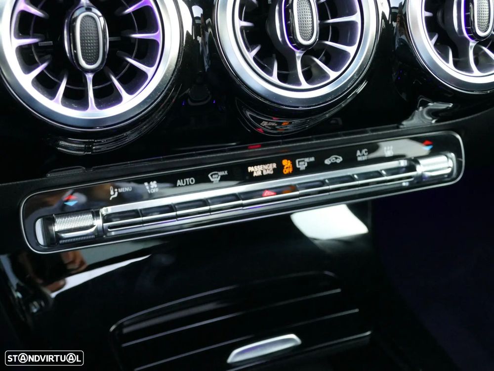 Mercedes-Benz A 250 Limousine e AMG Line - 25