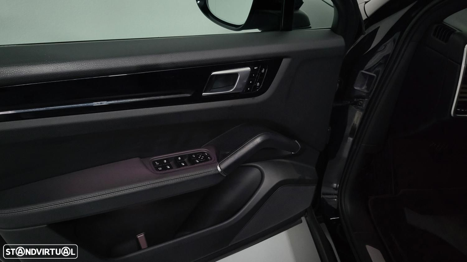 Porsche Cayenne Coupé E-Hybrid - 15