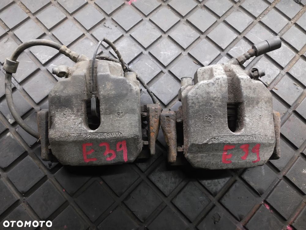 ZACISK PRZÓD PRZEDNI PRAWY BMW E39 2.5 TDS - 1