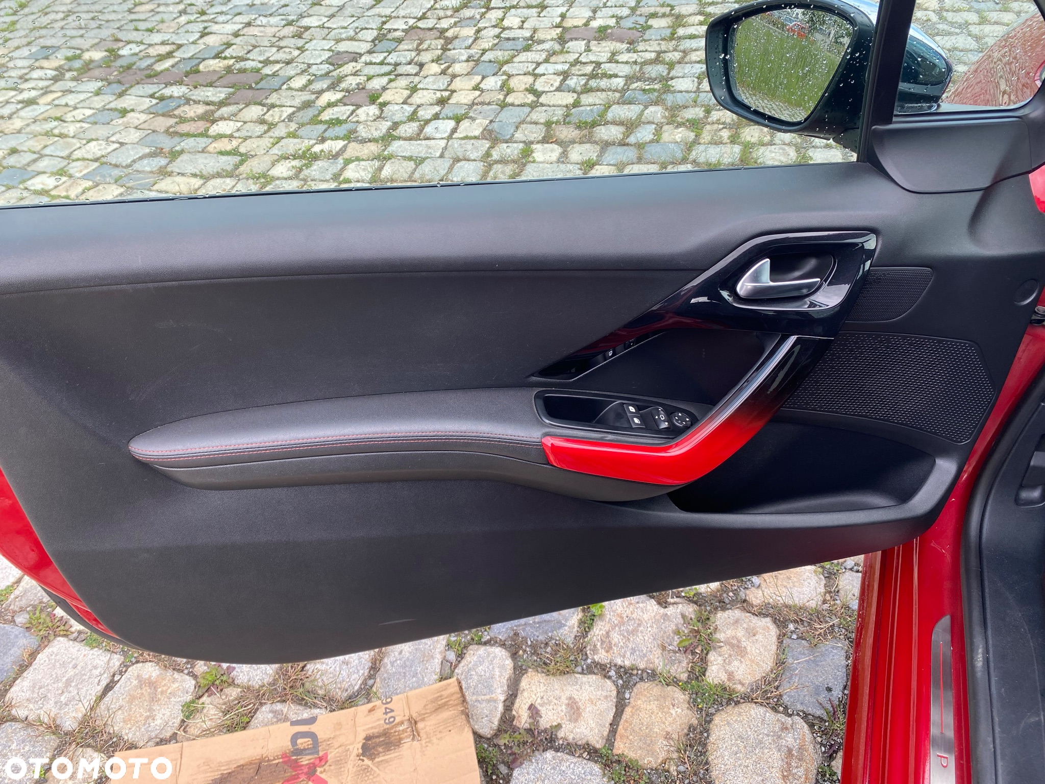Peugeot 208 1.6 THP GTi - 11