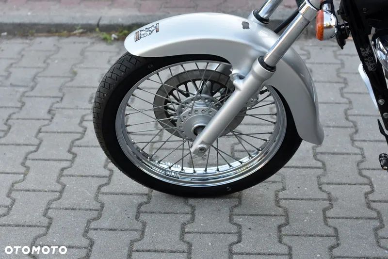 Suzuki Intruder - 24