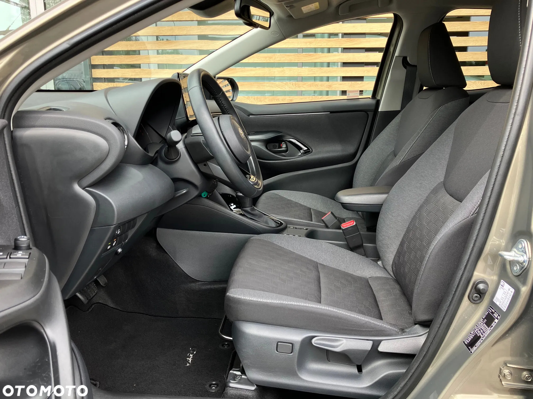 Toyota Yaris Hybrid 1.5 Style - 32