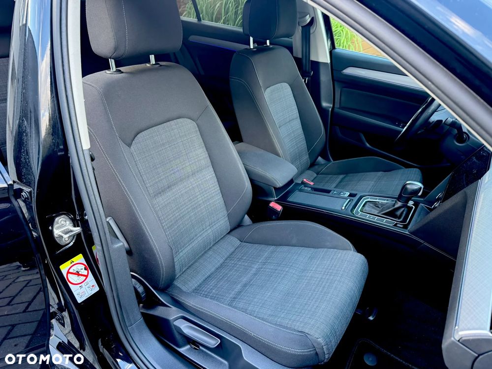 Volkswagen Passat 1.6 TDI SCR DSG Trendline - 21