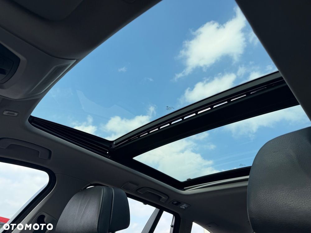 BMW Seria 5 525d xDrive Sport-Aut - 28