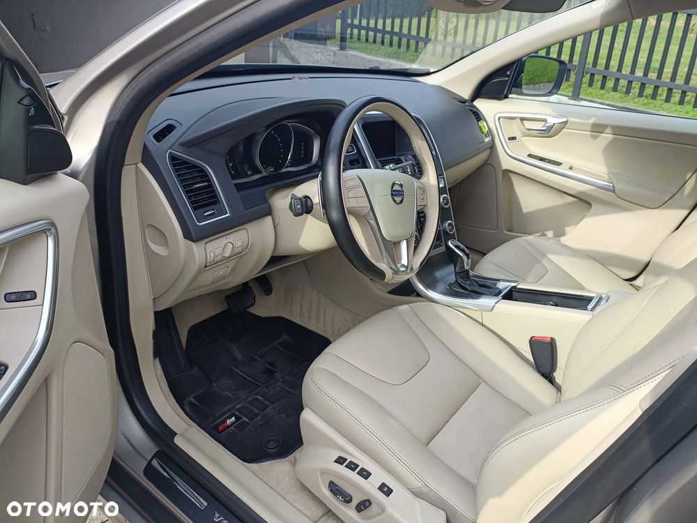 Volvo XC 60 T6 AWD Momentum - 10