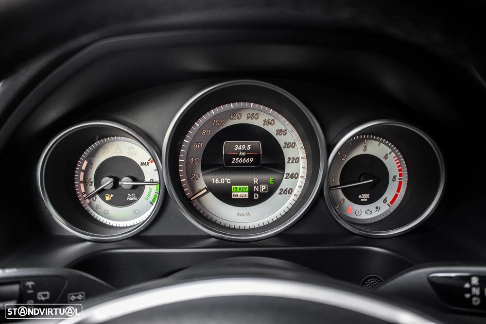 Mercedes-Benz E 300 Bluetec Hybrid Avantgarde - 18