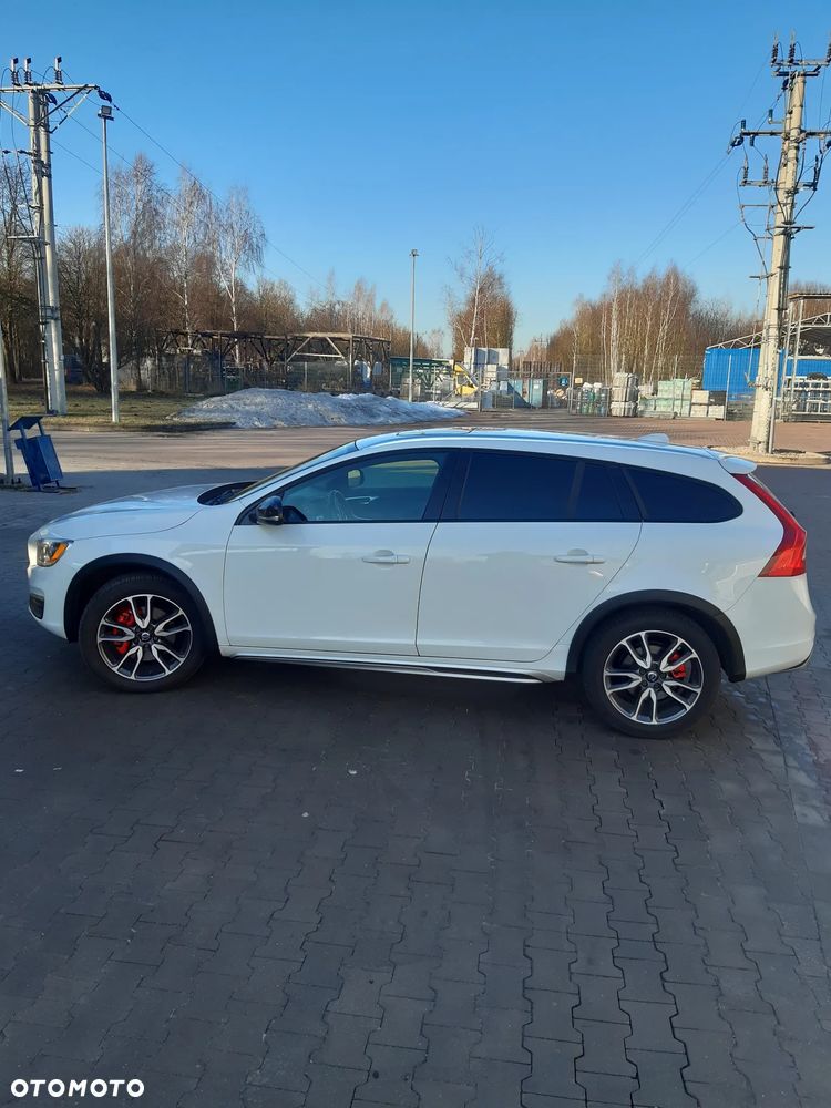 Volvo V60 Cross Country - 12
