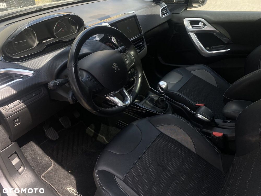 Peugeot 2008 1.2 Pure Tech GPF Allure S&S - 11
