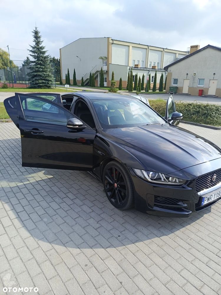 Jaguar XE 2.0 D AWD R-Sport - 8