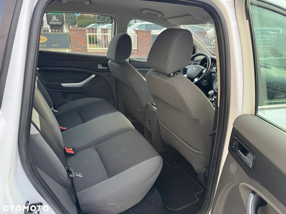 Ford Kuga 2.0 TDCi 4x4 Titanium - 10