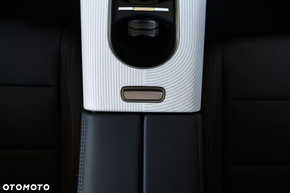 Mercedes-Benz CLA - 21