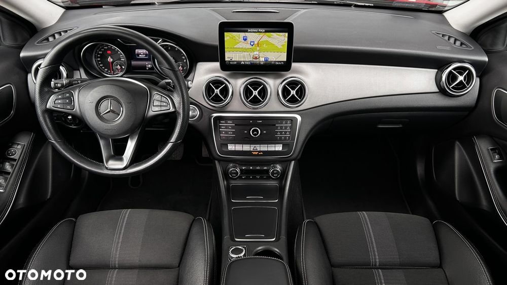 Mercedes-Benz GLA - 20
