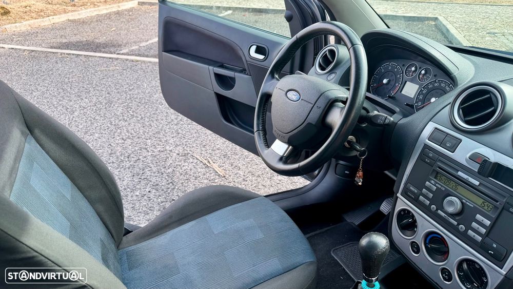 Ford Fiesta 1.25 Trend - 12