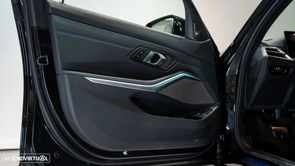 BMW 330 e Pack Desportivo M Auto - 18