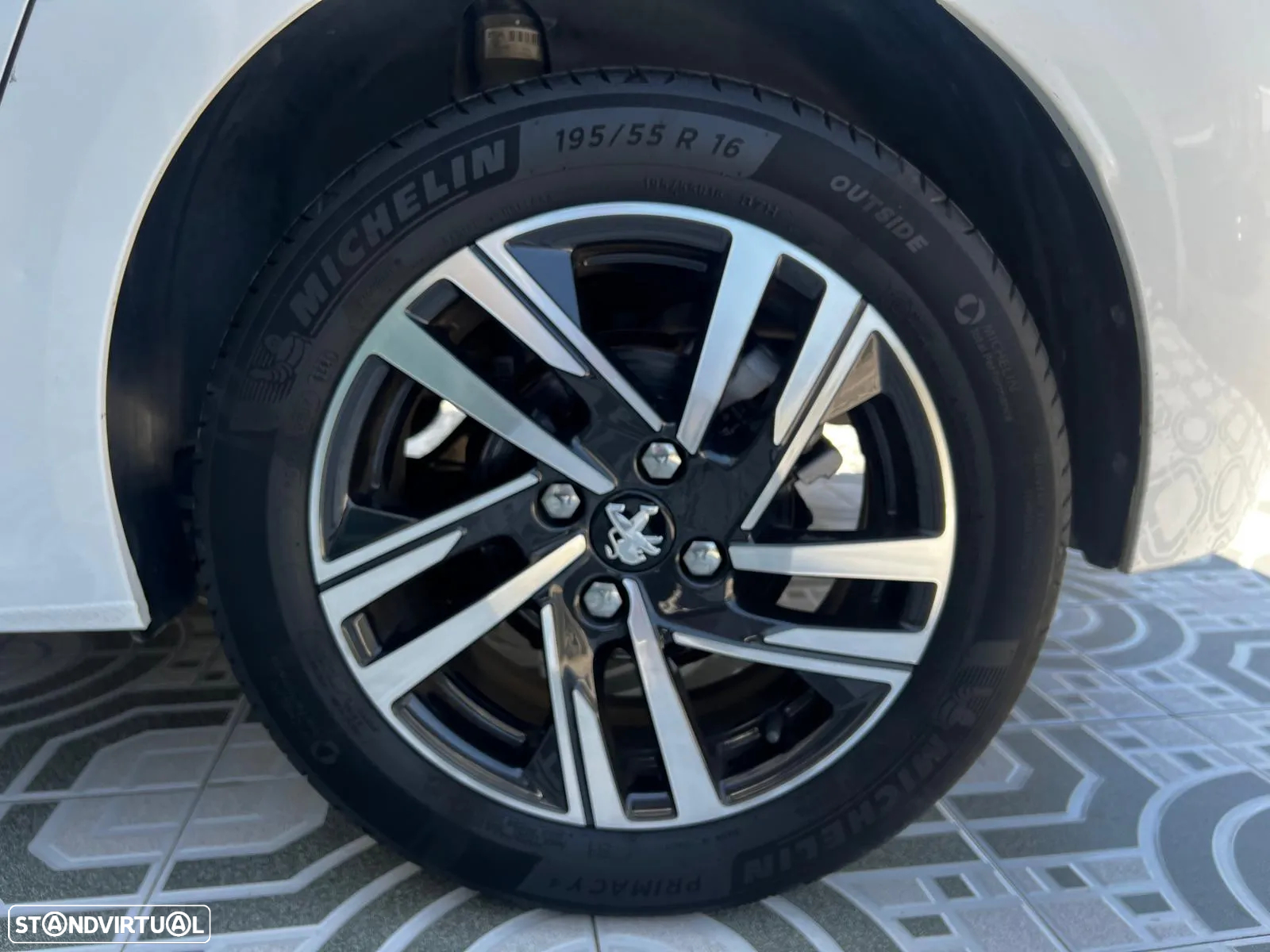 Peugeot 208 1.2 PureTech Allure Pack EAT8 - 48