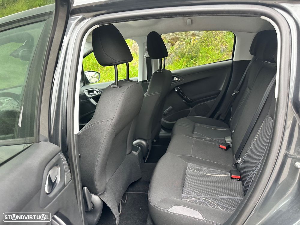 Peugeot 208 1.4 HDi Active - 24