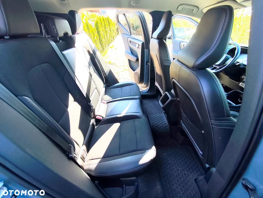 Volvo XC 40 T5 AWD Geartronic Momentum Pro - 8