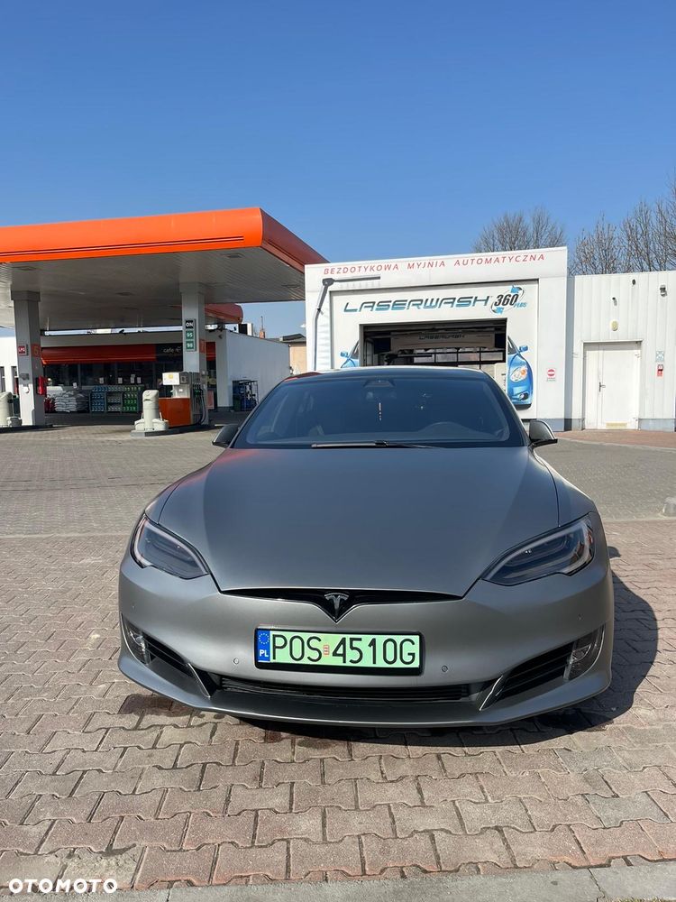 Tesla Model S - 10