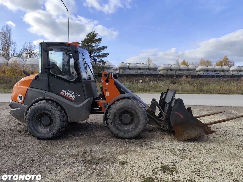 Hitachi ZW95 - 4