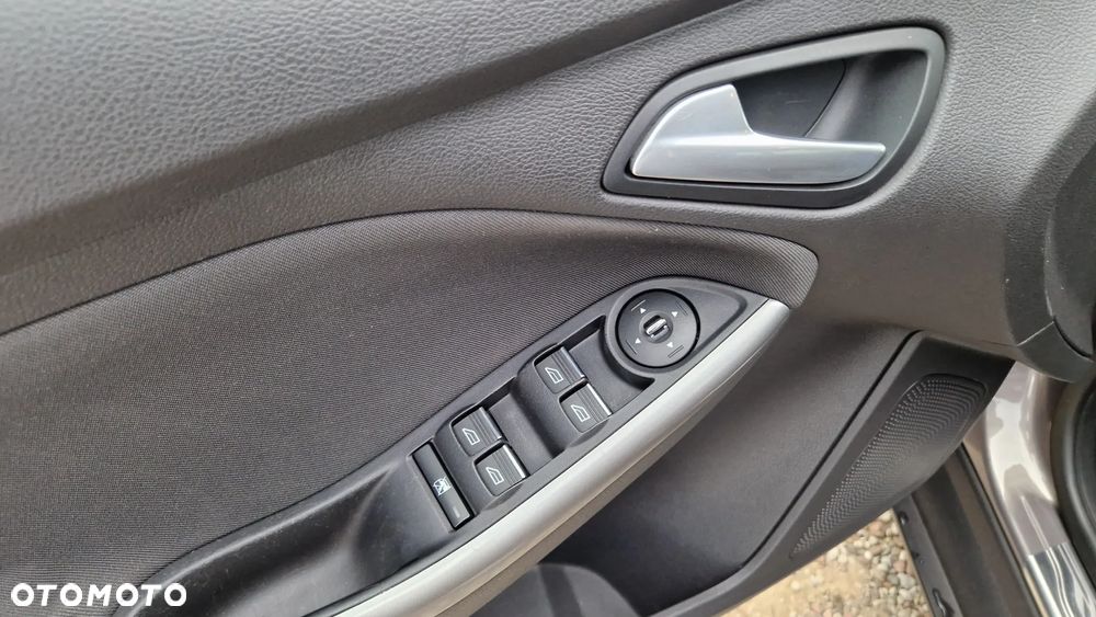 Ford Focus SW 1.6 TDCi DPF Titanium - 18