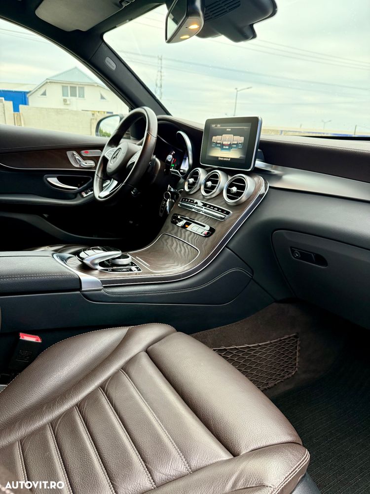 Mercedes-Benz GLC 250 4MATIC 9G-TRONIC AMG Line - 9