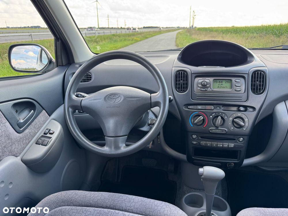 Toyota Yaris Verso 1.3 Sol - 8