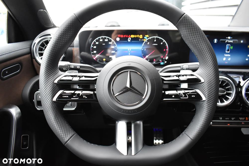 Mercedes-Benz CLA - 16