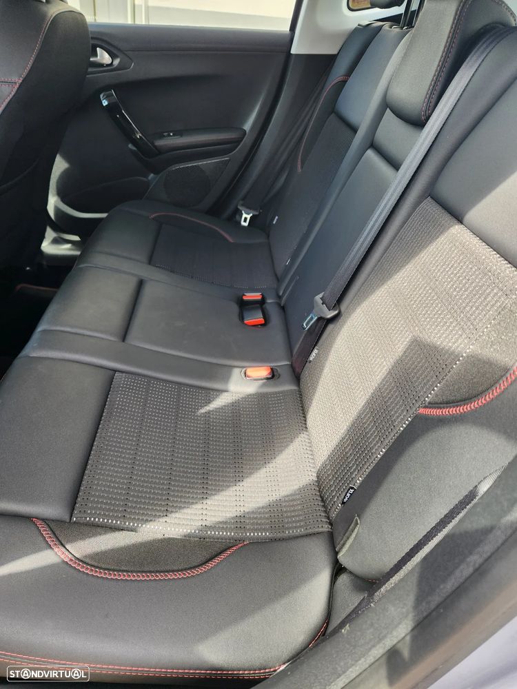 Peugeot 2008 PureTech 110 Stop&Start EAT6 GT-Line Edition - 27