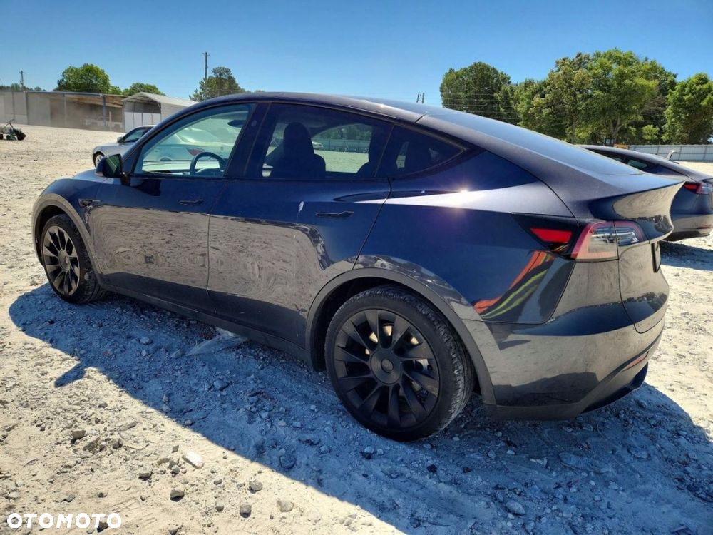 Tesla Model Y - 6