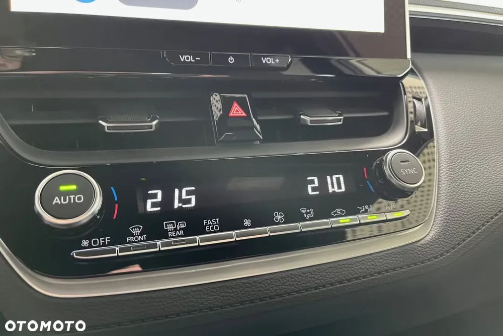 Toyota Corolla Cross 2.0 Hybrid Style AWD - 19