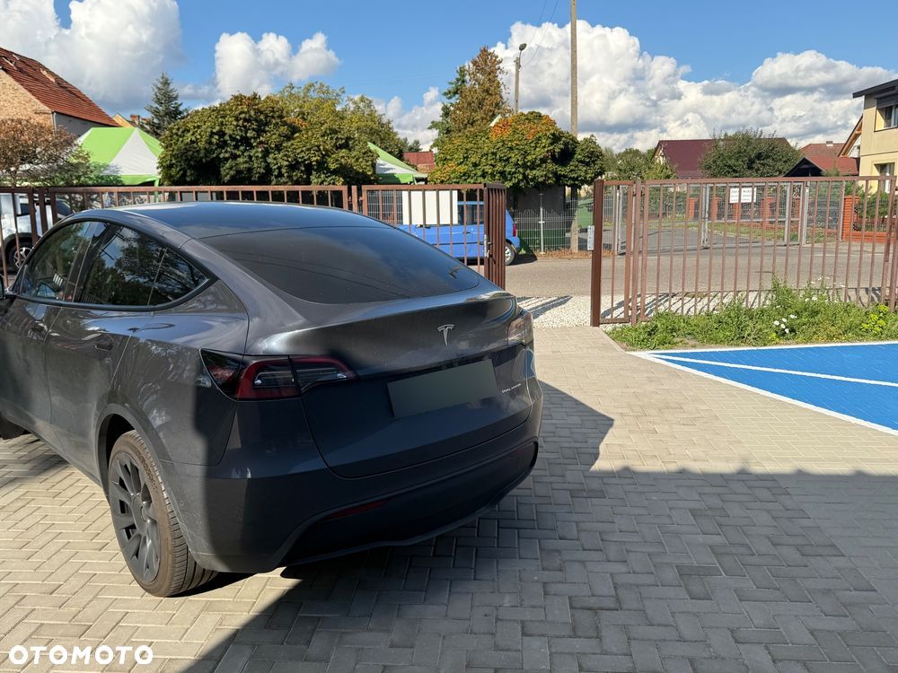 Tesla Y Long Range AWD - 5