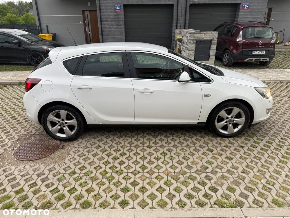 Opel Astra 2.0 CDTI Cosmo - 9