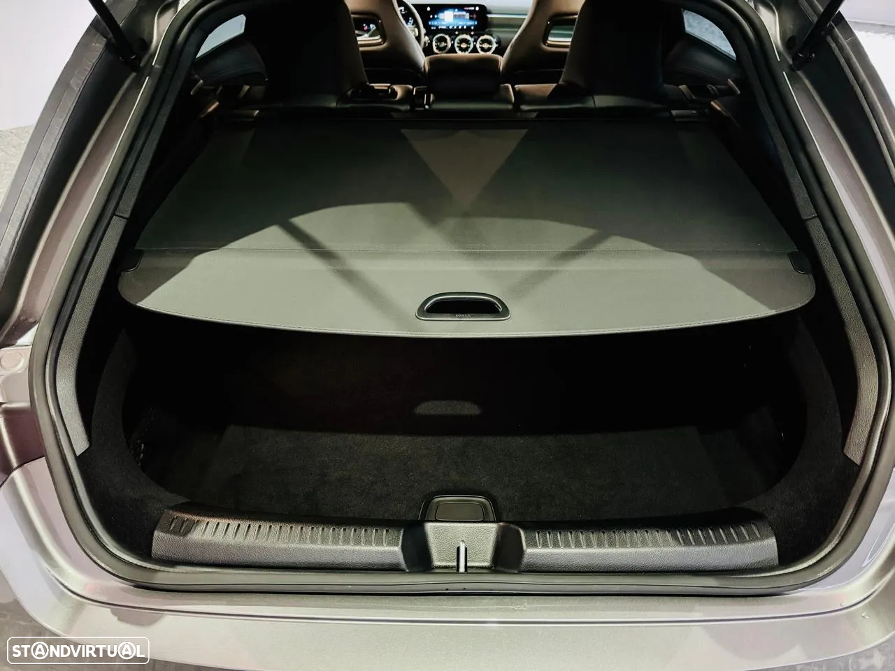Mercedes-Benz CLA 250 e Shooting Brake AMG Line - 10