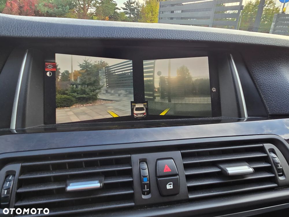 BMW Seria 5 528i xDrive - 9