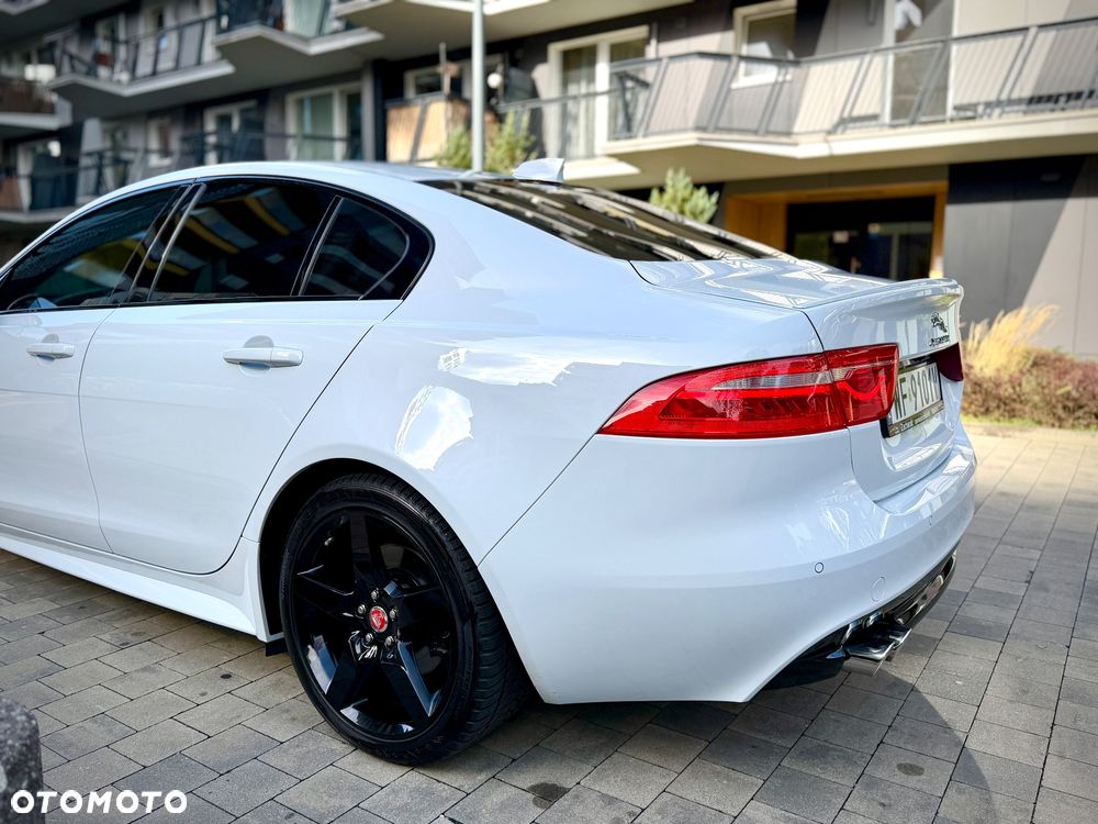 Jaguar XE 2.0 D R-Sport - 27