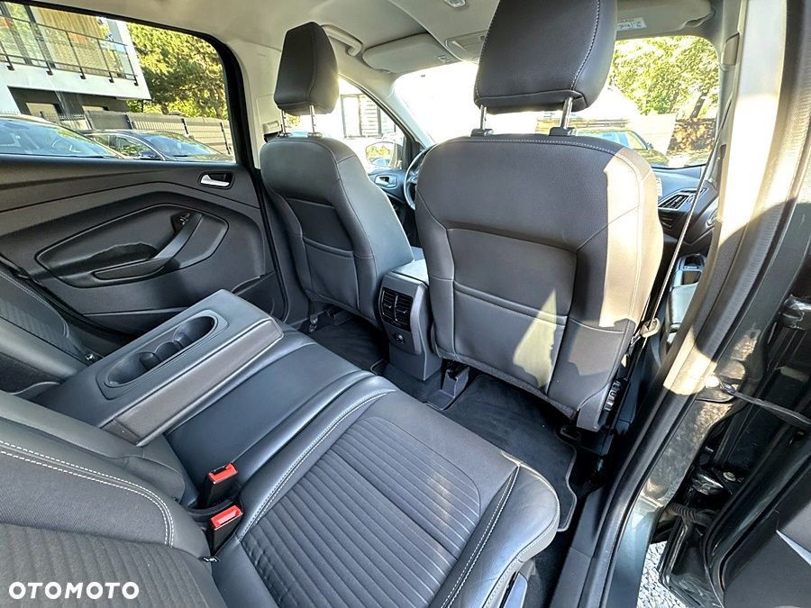 Ford Kuga 1.5 EcoBoost 2x4 Titanium - 24