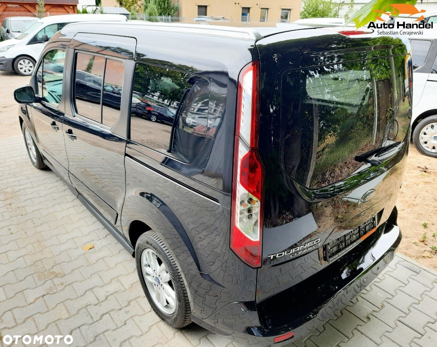 Ford Tourneo Connect Grand - 37