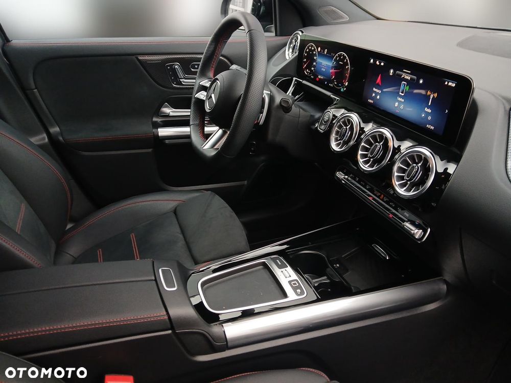 Mercedes-Benz GLA 200 AMG Line - 12