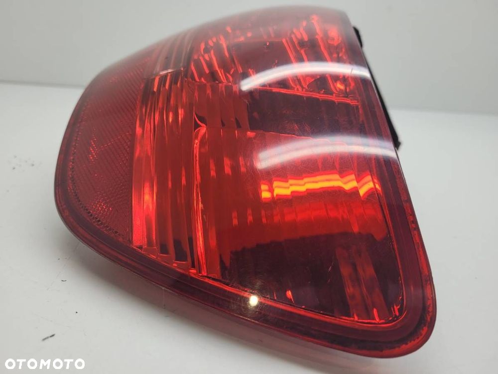 LAMPA TYŁ TYLNA PRAWA W BŁOTNIK AUDI A6 C6 KOMBI LIFT EU - 4