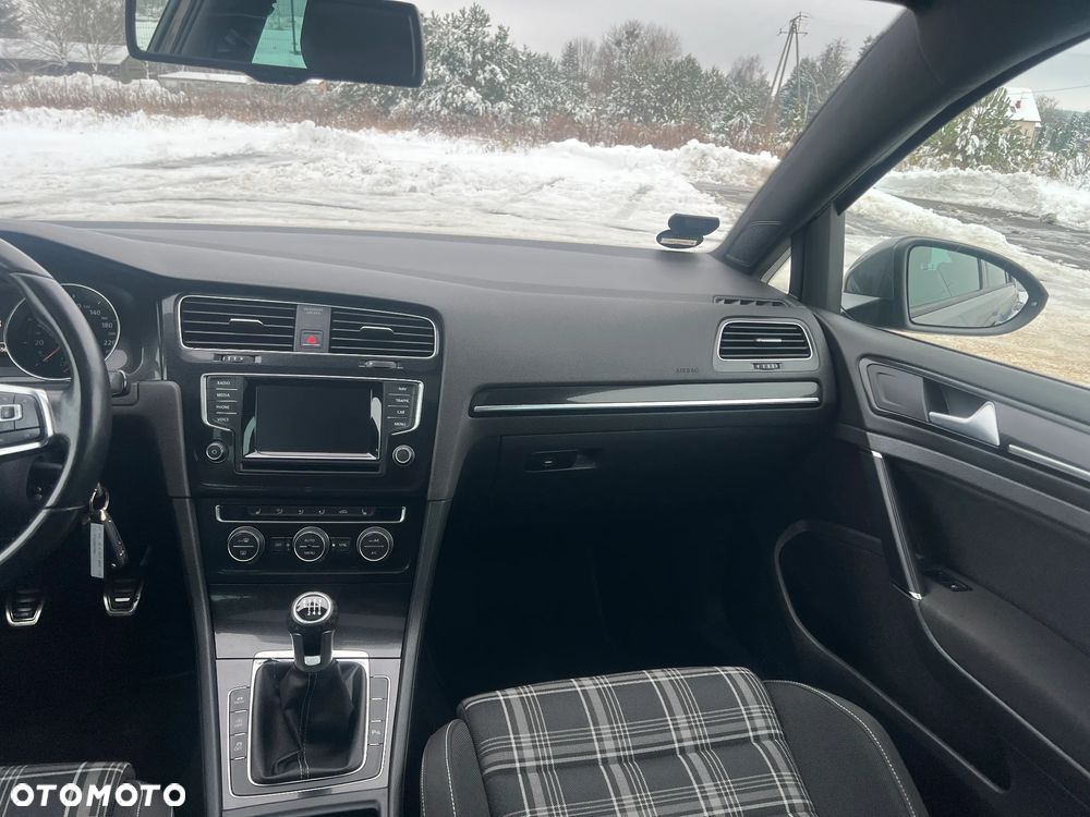 Volkswagen Golf - 17