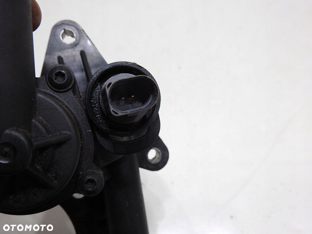 OBUDOWA TERMOSTATU VW TOURAN 1.4 TSI - 8