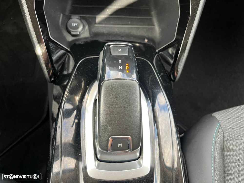 Peugeot 2008 BlueHDi 130 EAT8 Allure Pack - 31